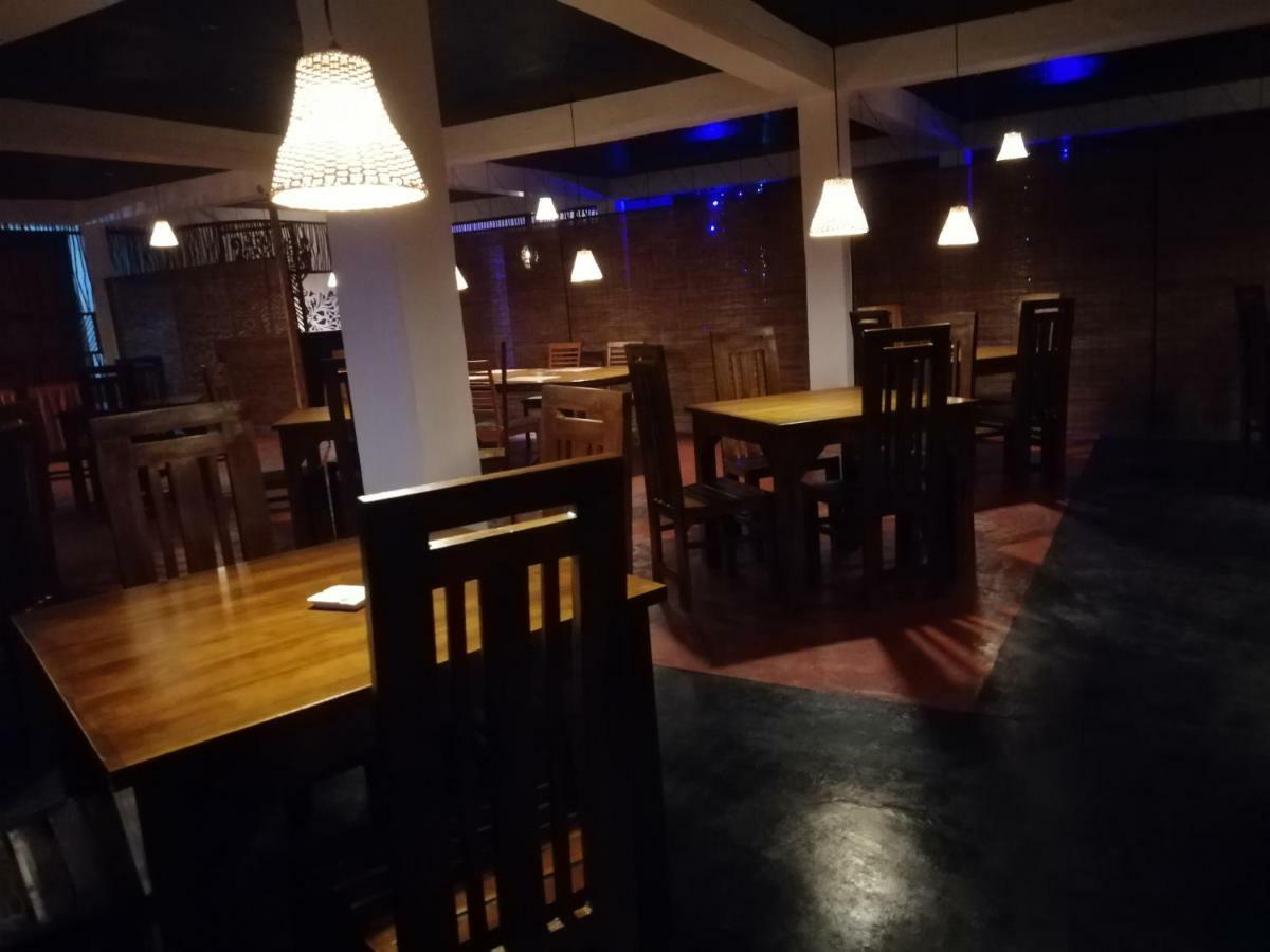 Macnara Travellers Inn Ratnapura Exterior foto